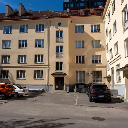 Trendy Kentmanni, Center Tallin