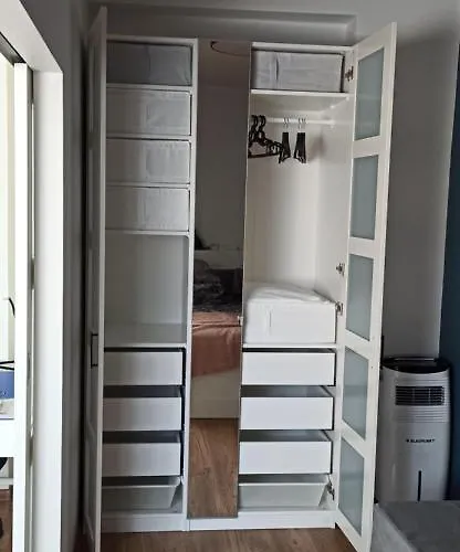 Trendy Kentmanni, Center